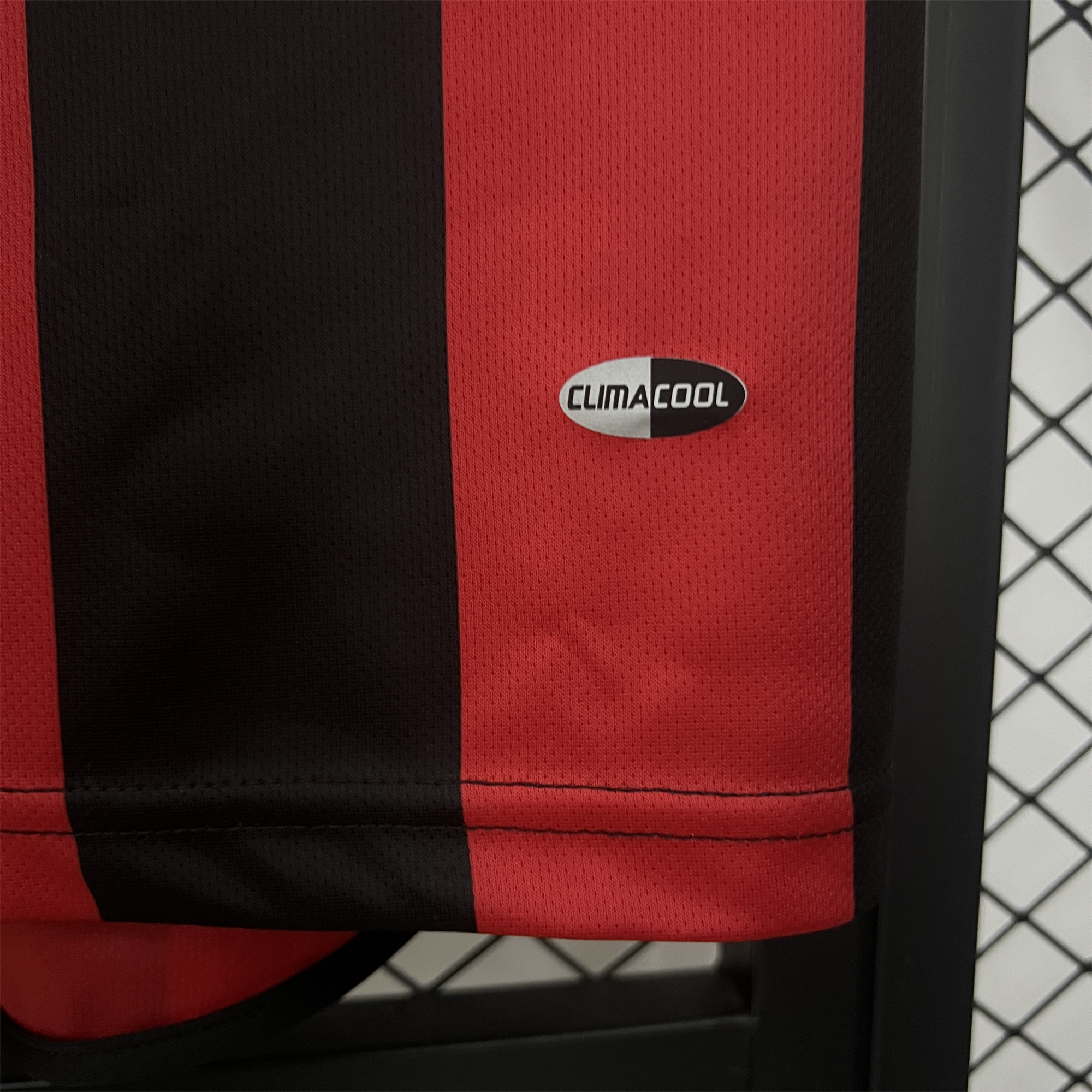 Retro AC Milan 2003-04 Home Jersey - ReplicasJersey