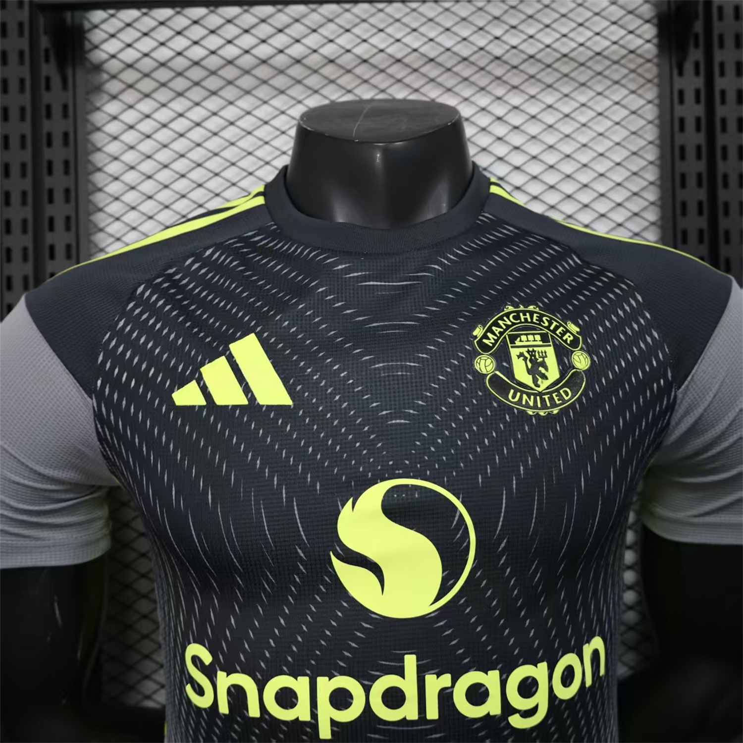 Manchester United 25-26 Black Grey Goalkeeper Jersey - Player Version - ReplicasJersey