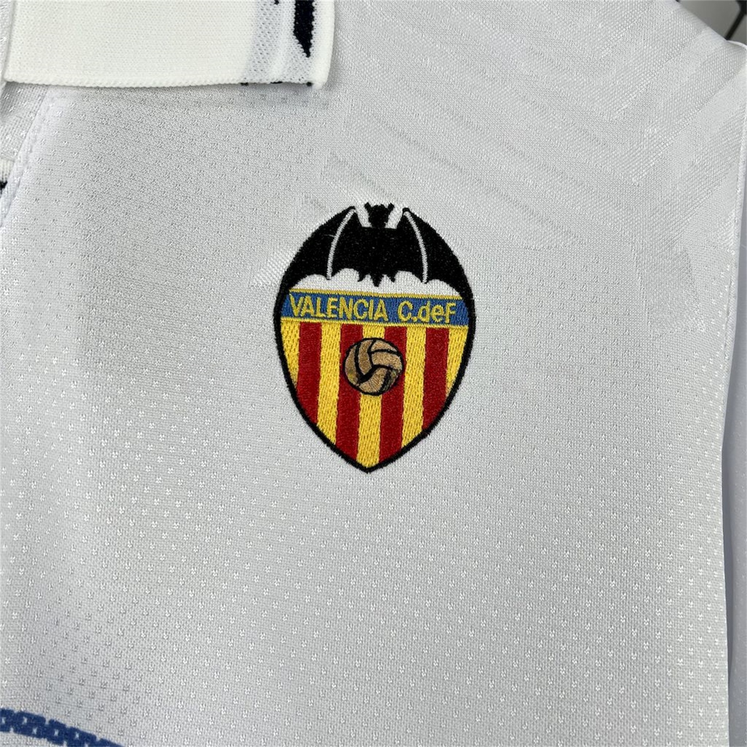 Retro Valencia 1995-96 Home Jersey - ReplicasJersey