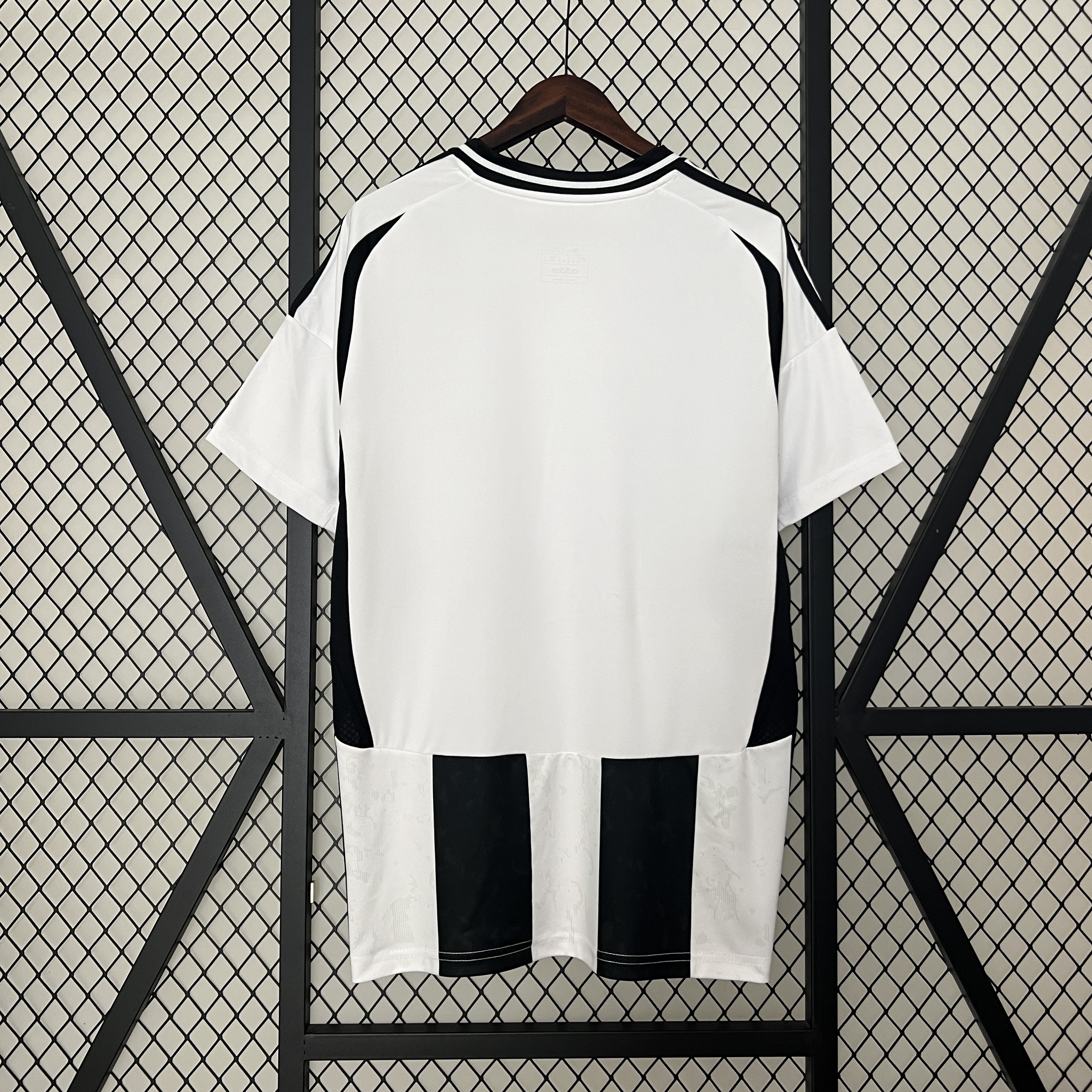 Juventus 24-25 Home Stadium Jersey - Fans Version - ReplicasJersey