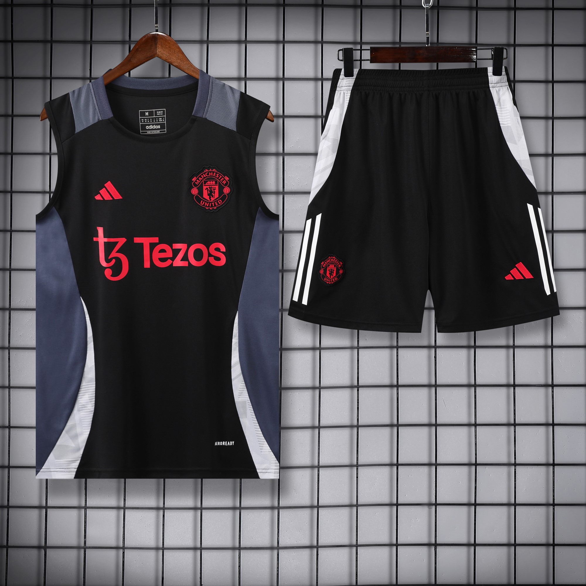 Manchester United 24-25 Vest Training Set - Black - ReplicasJersey