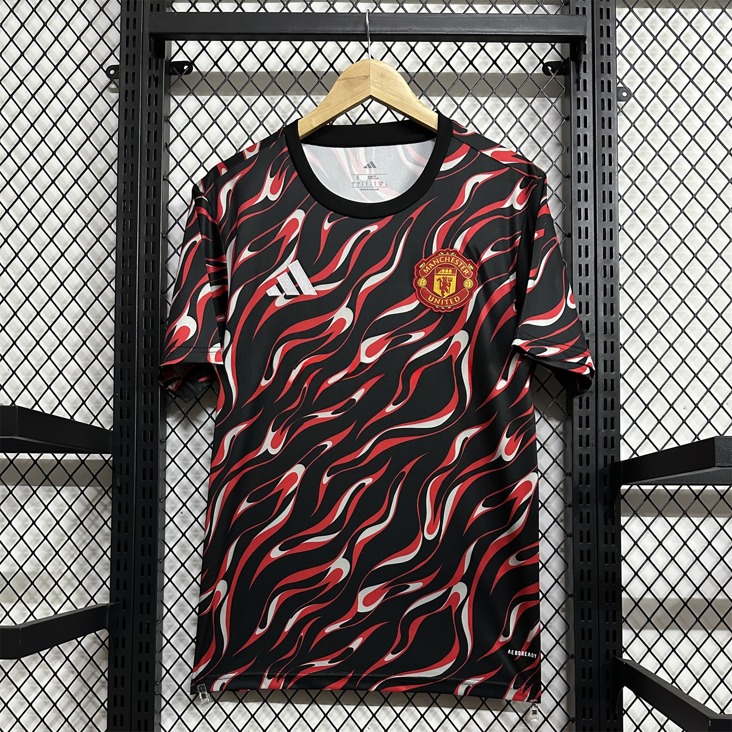 Manchester United 25-26 Black and Red Pre-Match Traning Jersey - Fans Version - ReplicasJersey