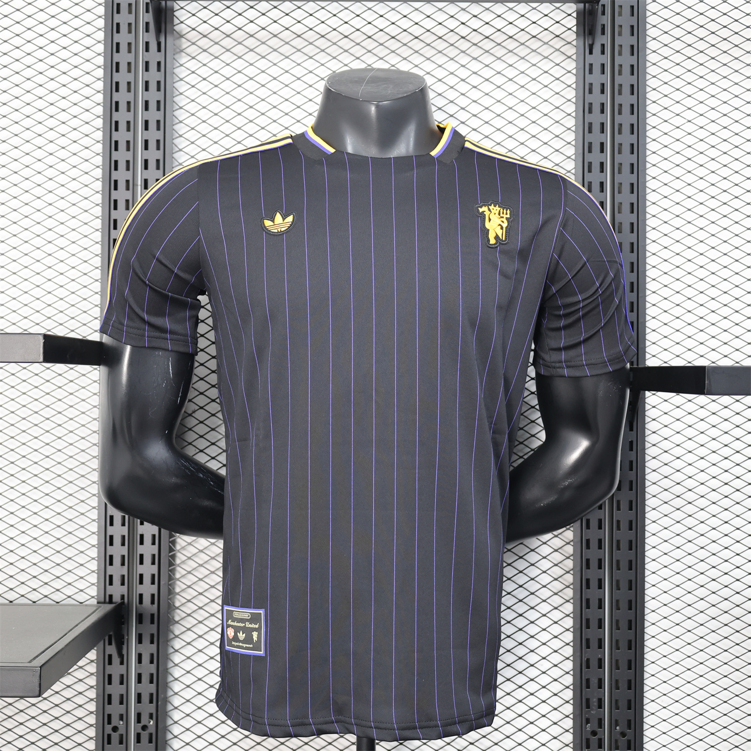 Manchester United 25-26 Trefoil Purple Lines Black Travel Jersey - Player Version - ReplicasJersey