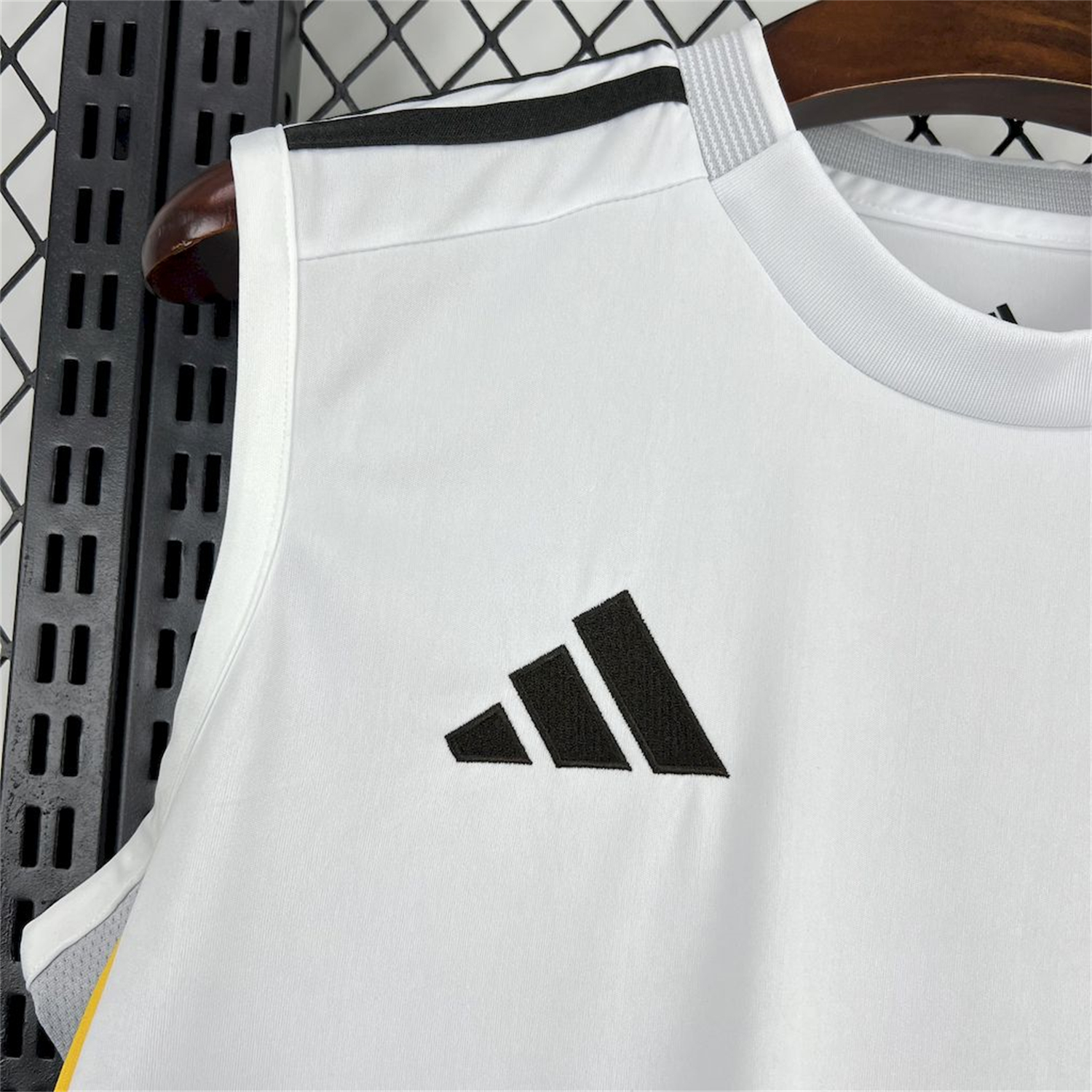 Real Madrid 25-26 Home Vest - Fans Version - ReplicasJersey