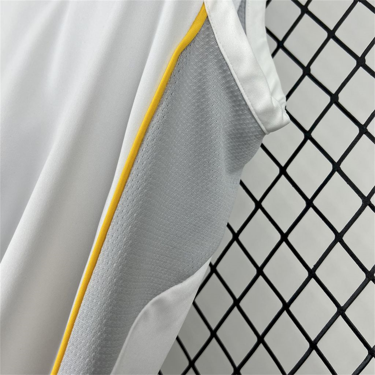 Real Madrid 25-26 Home Vest - Fans Version - ReplicasJersey