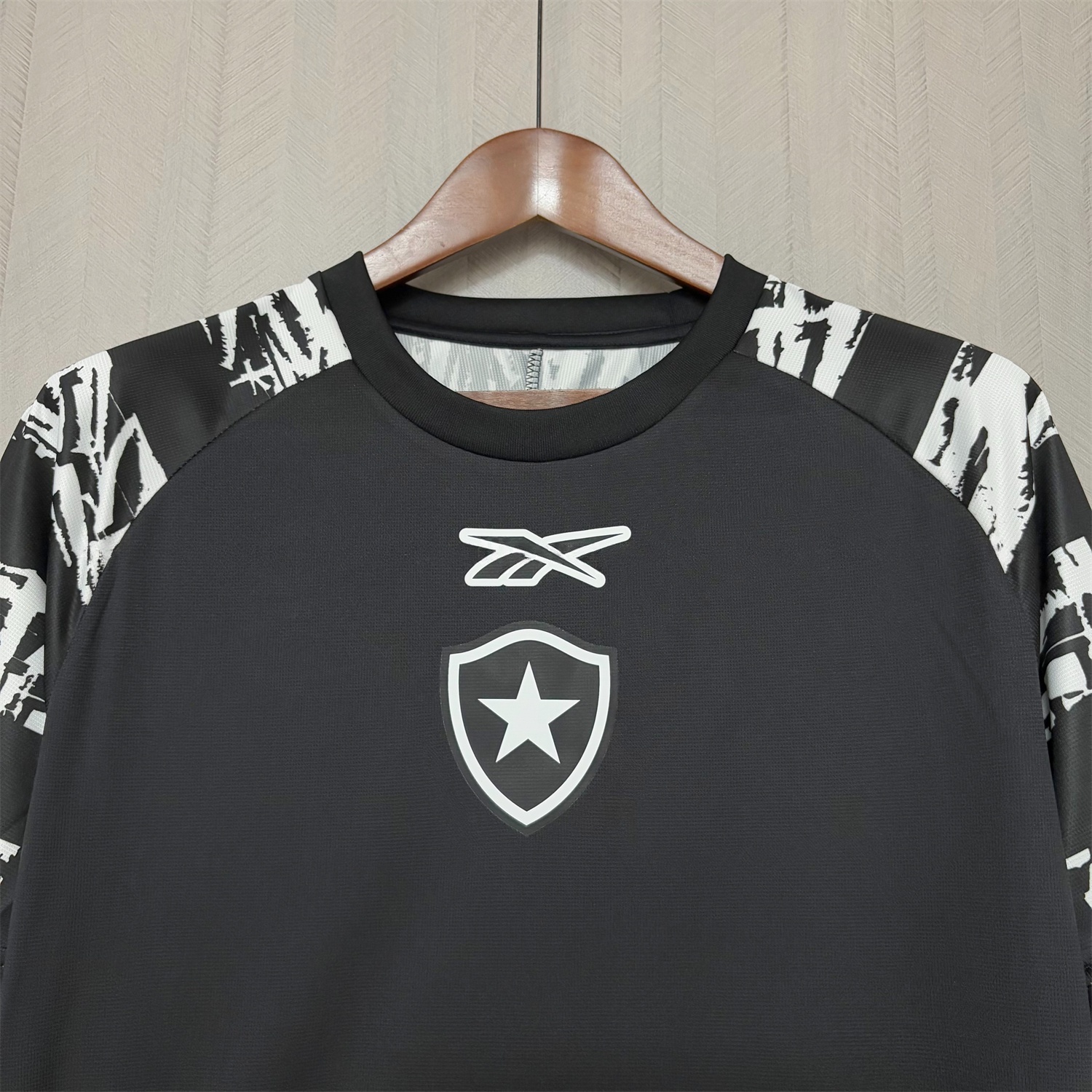 Botafogo 25-26 Black Pre-Match Jersey - Fans Version - ReplicasJersey