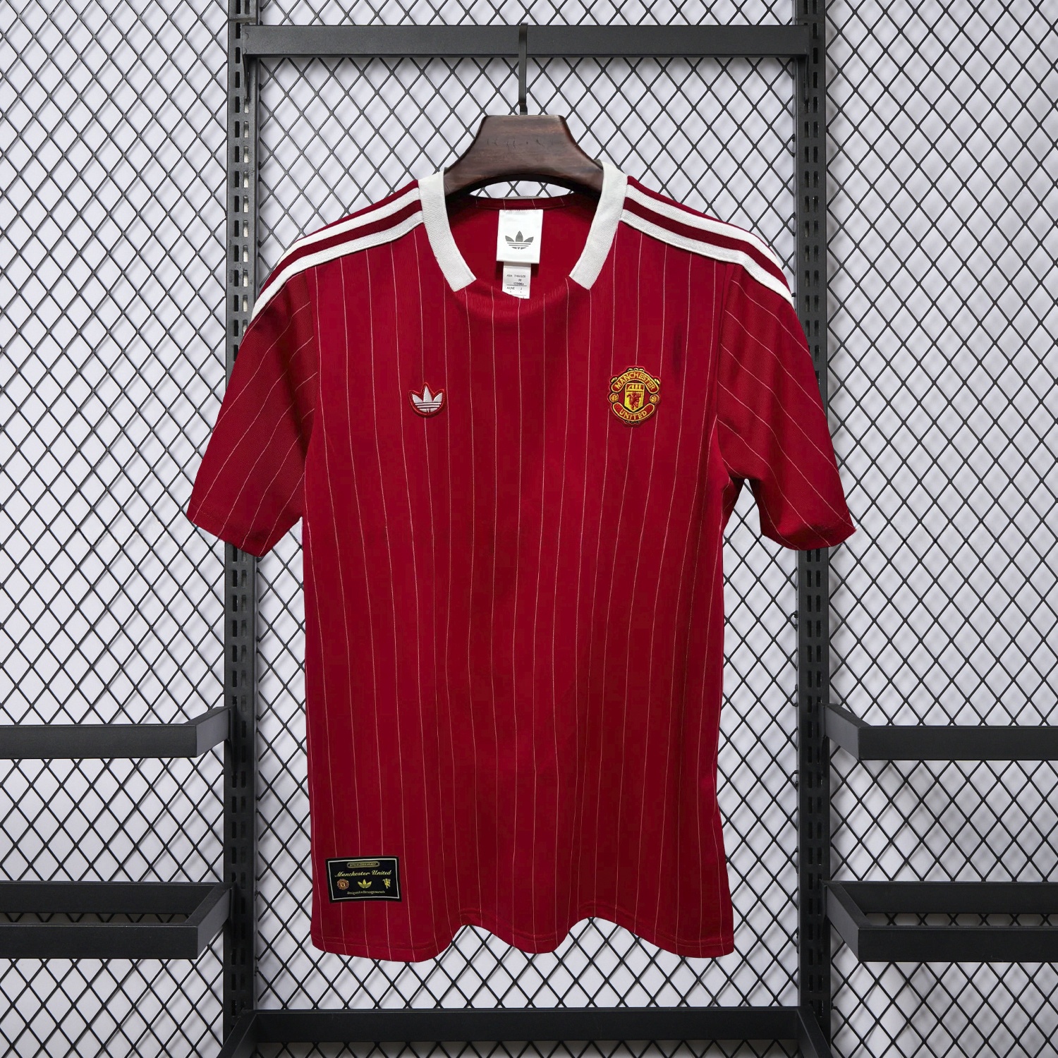 Manchester United 25-26 Trefoil Red Travel Jersey - Fans Version - ReplicasJersey