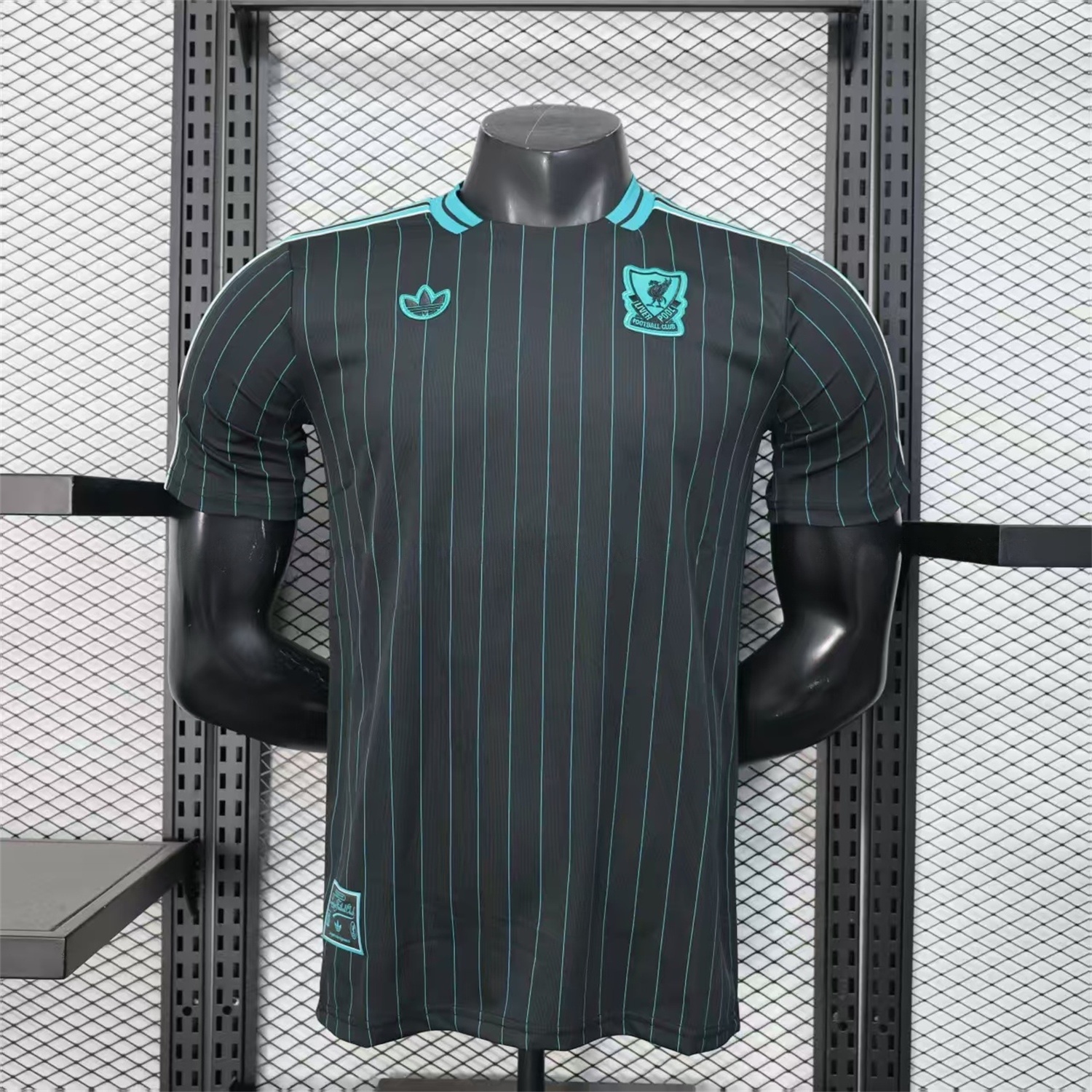 Liver.pool 25-26 Icon Range Travel Special Edition Black Jersey - Player Version - ReplicasJersey