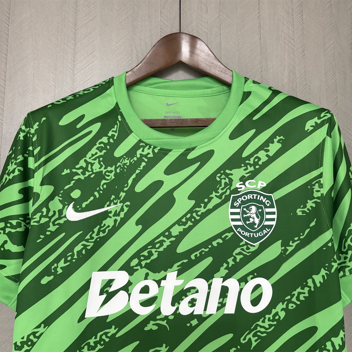 Sporting CP 25-26 Green Goalkeeper Jersey - Fans Version - ReplicasJersey