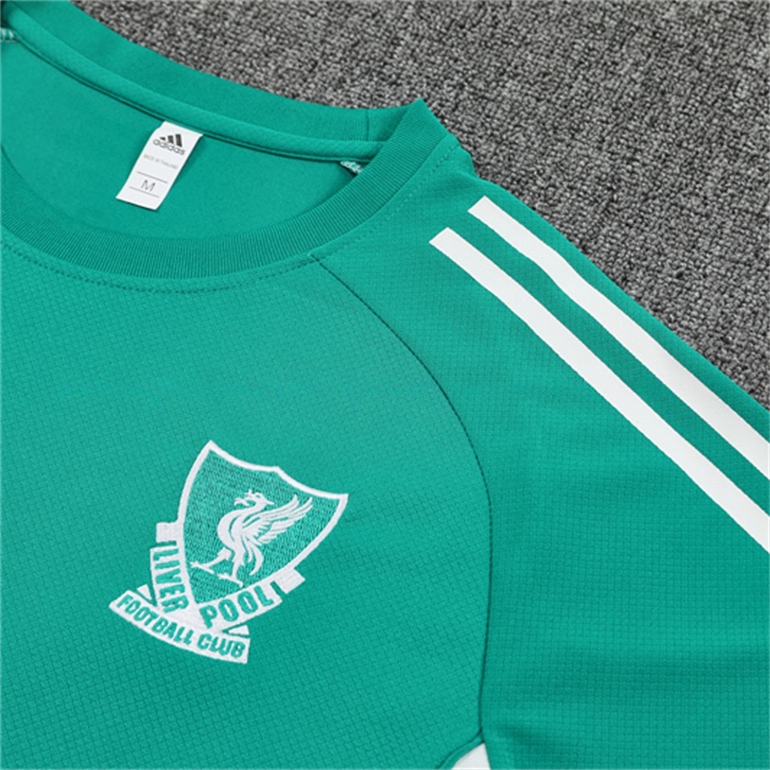 Liver.pool 25-26 Short-Sleeve Training Set - Green Top & Black Shorts - ReplicasJersey