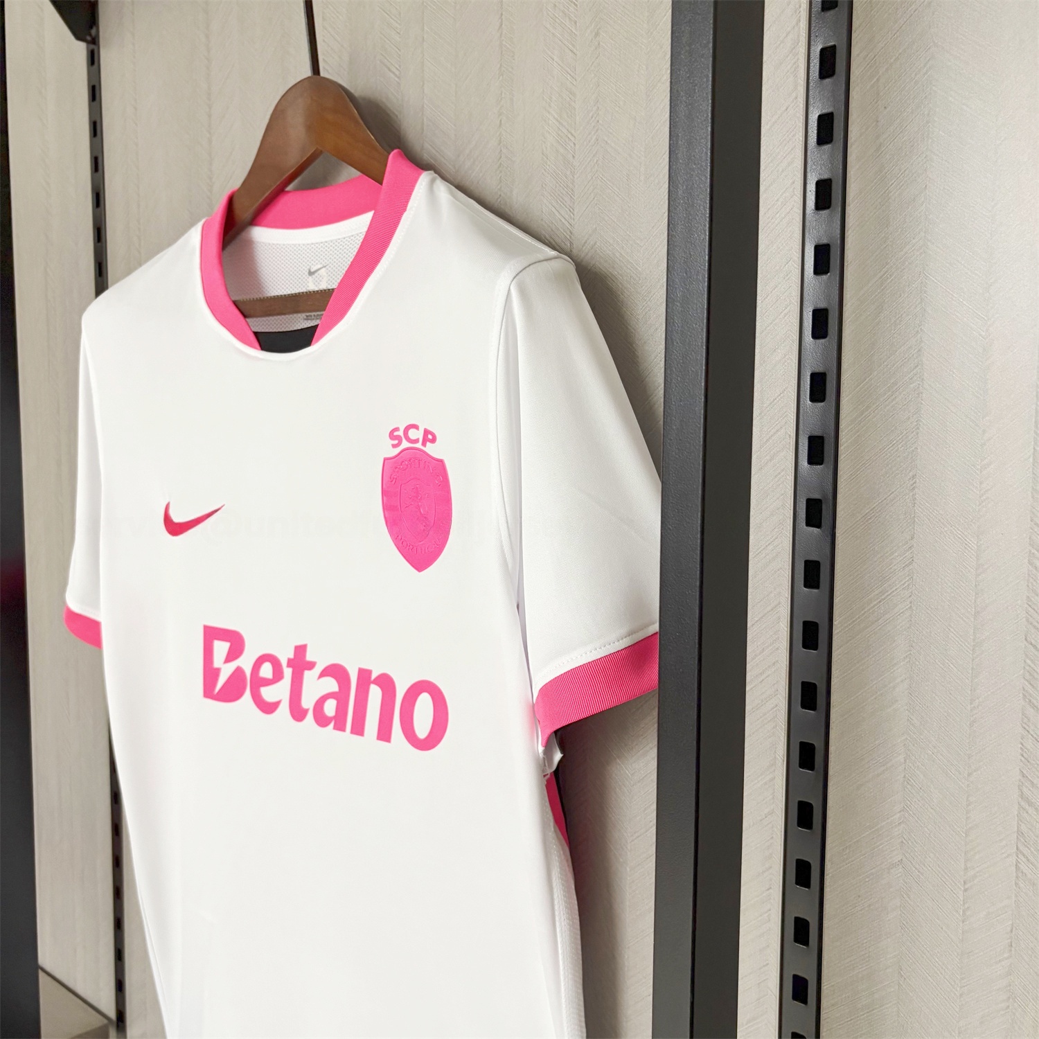 Sporting CP 25-26 Pink And White Special Jersey - Fans Version - ReplicasJersey