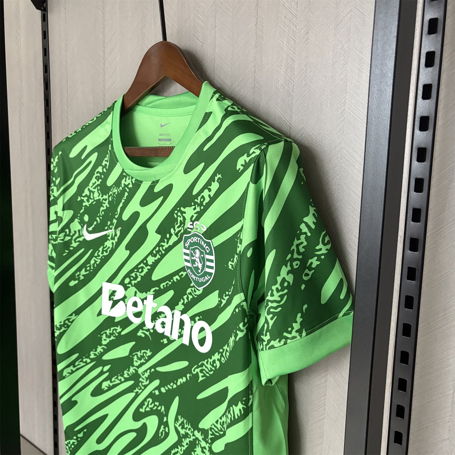 Sporting CP 25-26 Green Goalkeeper Jersey - Fans Version - ReplicasJersey