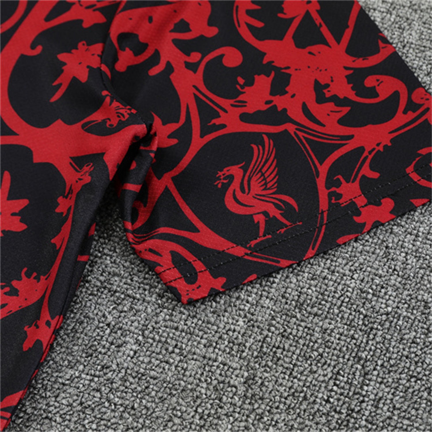 Liver.pool 25-26 Kids Short-Sleeve Training Set - Red Camouflage Top & Black Shorts - ReplicasJersey