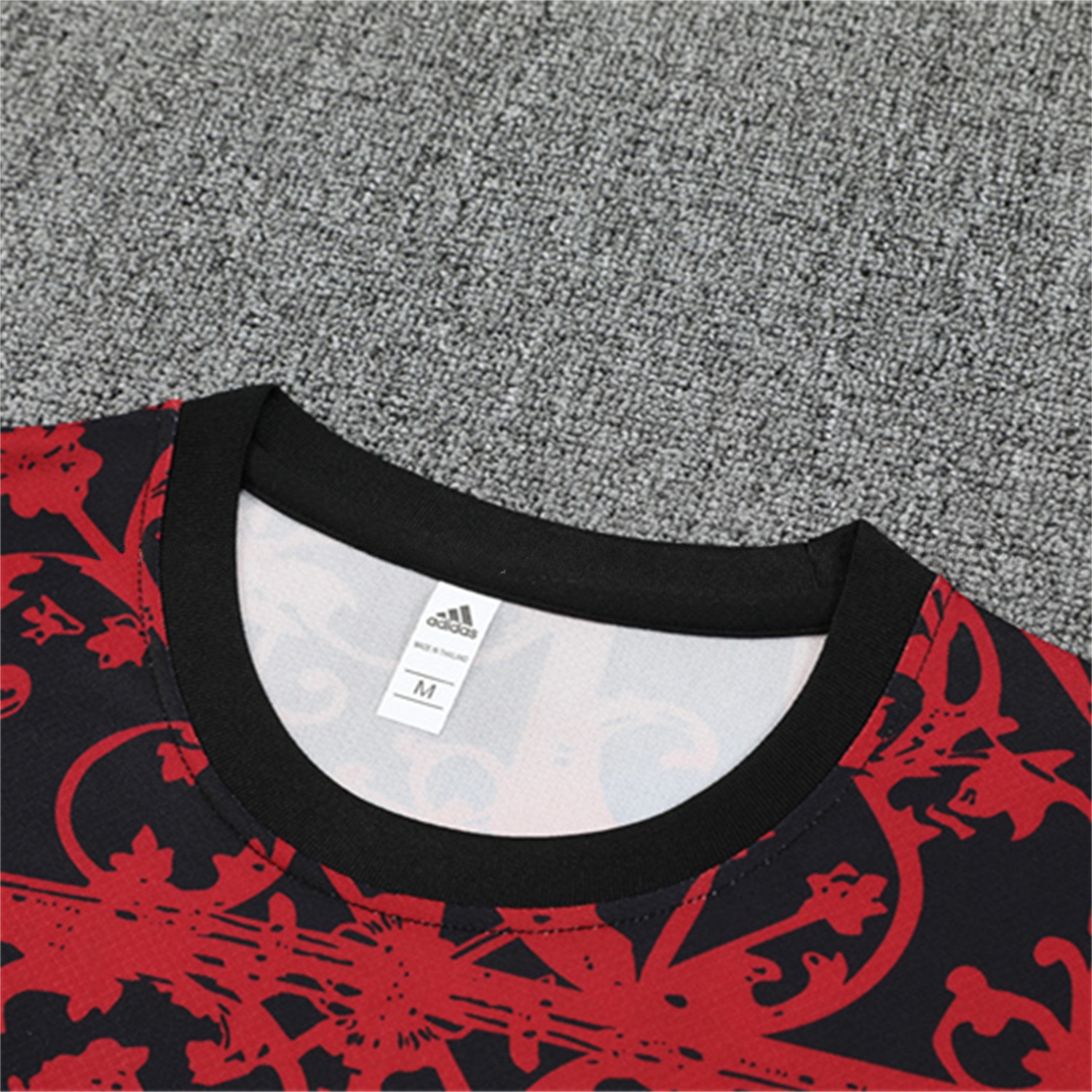 Liver.pool 25-26 Kids Short-Sleeve Training Set - Red Camouflage Top & Black Shorts - ReplicasJersey