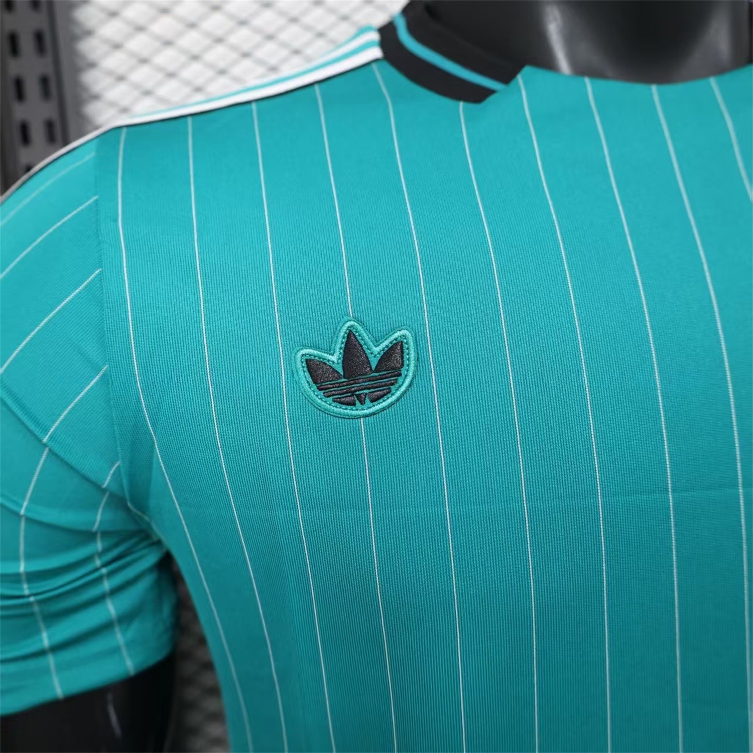 Liver.pool 25-26 Icon Range Travel Special Edition Cyan Jersey - Player Version - ReplicasJersey
