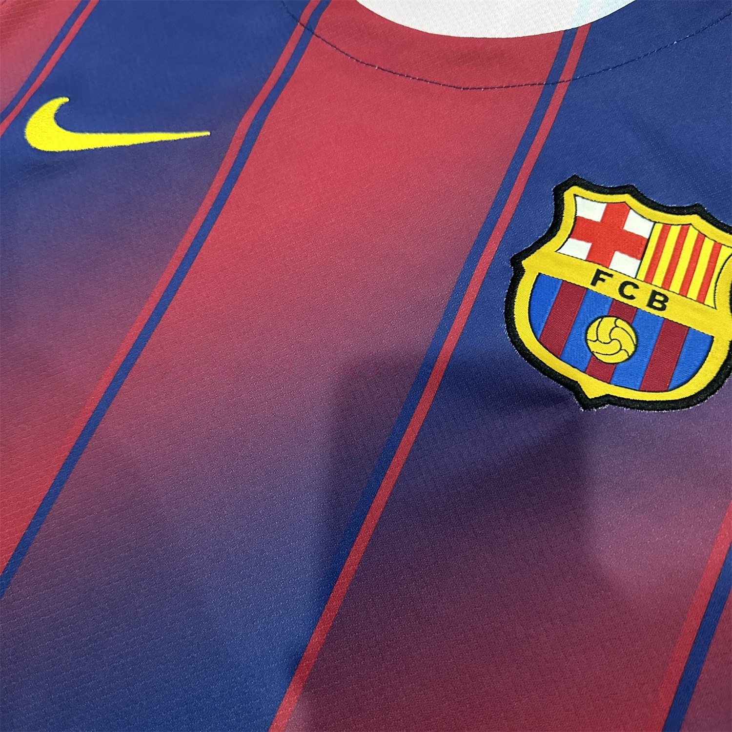 Barcelona 25-26 Home Unsponsored Jersey - Fans Version - ReplicasJersey