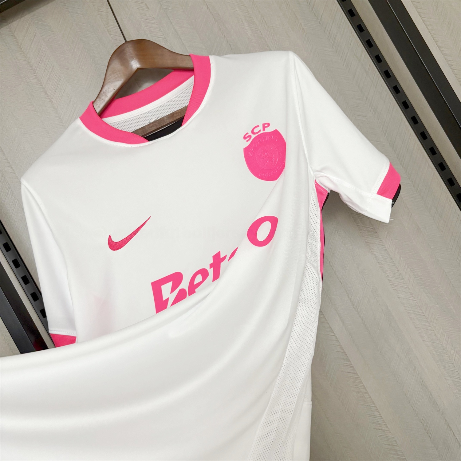 Sporting CP 25-26 Pink And White Special Jersey - Fans Version - ReplicasJersey