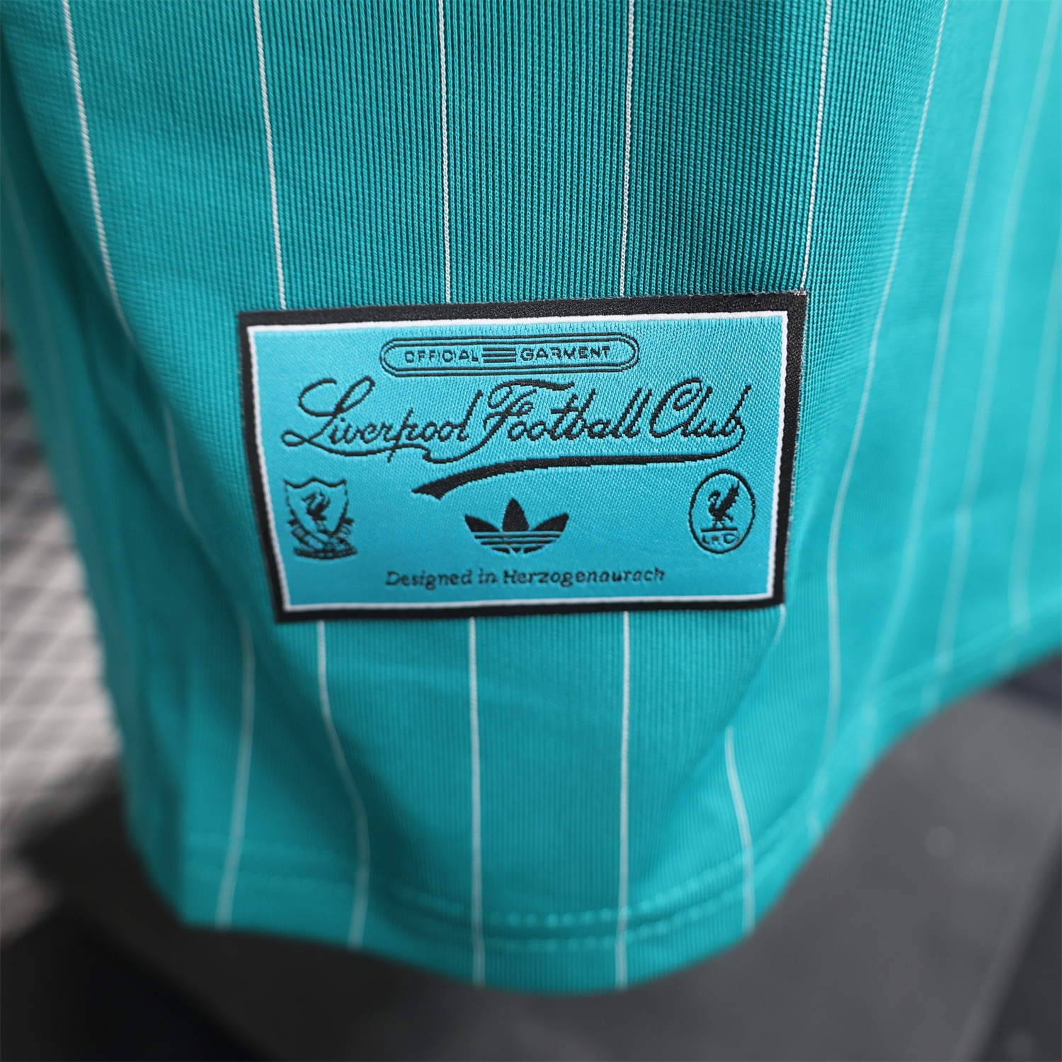 Liver.pool 25-26 Icon Range Travel Special Edition Cyan Jersey - Player Version - ReplicasJersey