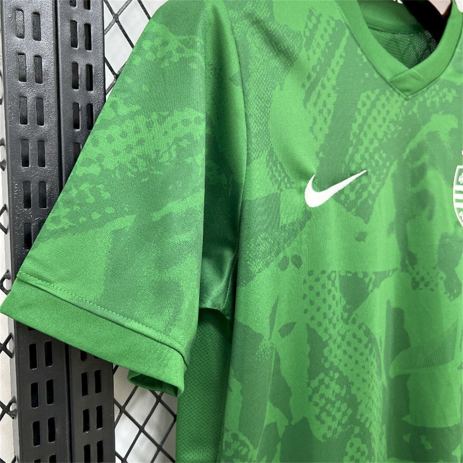 Sporting CP 25-26 Green Training Jersey - Fans Version - ReplicasJersey