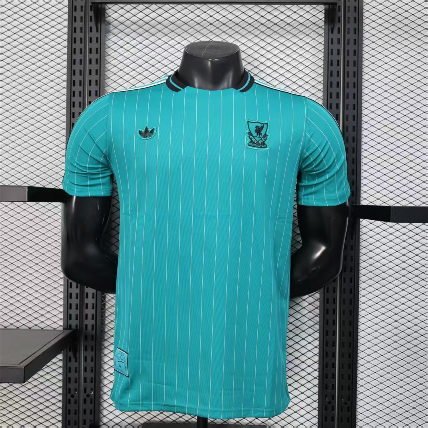 Liver.pool 25-26 Icon Range Travel Special Edition Cyan Jersey - Player Version - ReplicasJersey