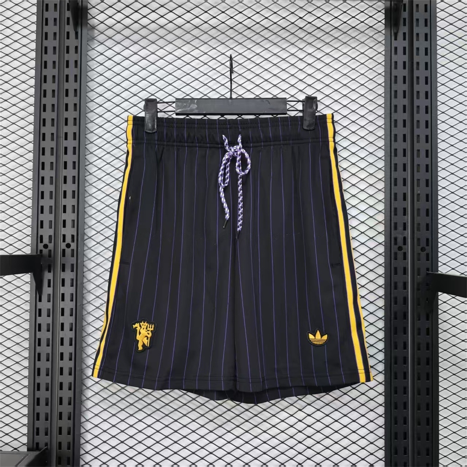 Manchester United 25-26 Trefoil Black Travel Shorts - Player Version - ReplicasJersey