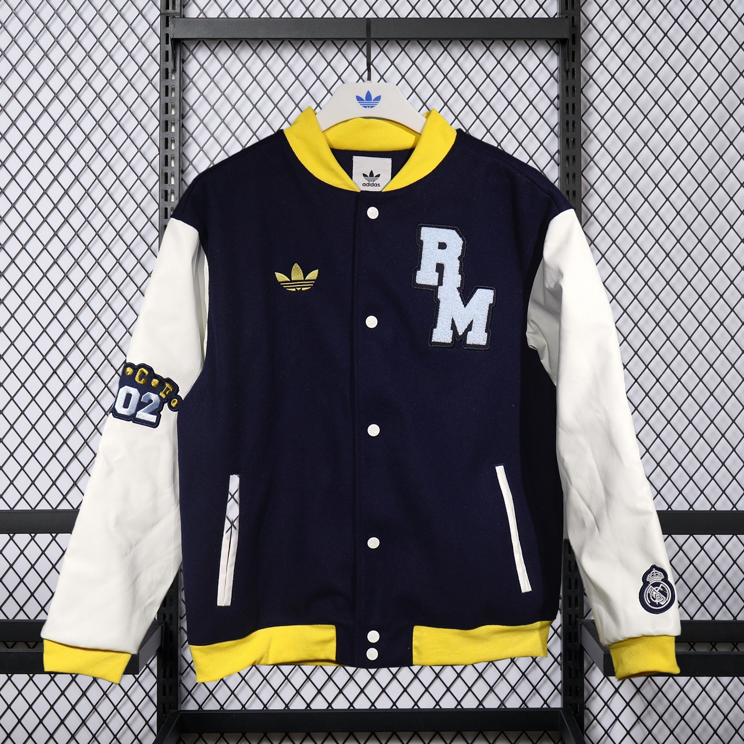 Real Madrid 25-26 Warm Windbreaker Jacket - Dark Blue And White - ReplicasJersey