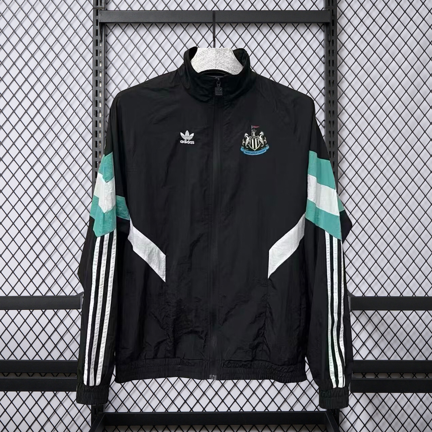 Newcastle United 25-26 Windbreaker Jacket - Black And Green - ReplicasJersey