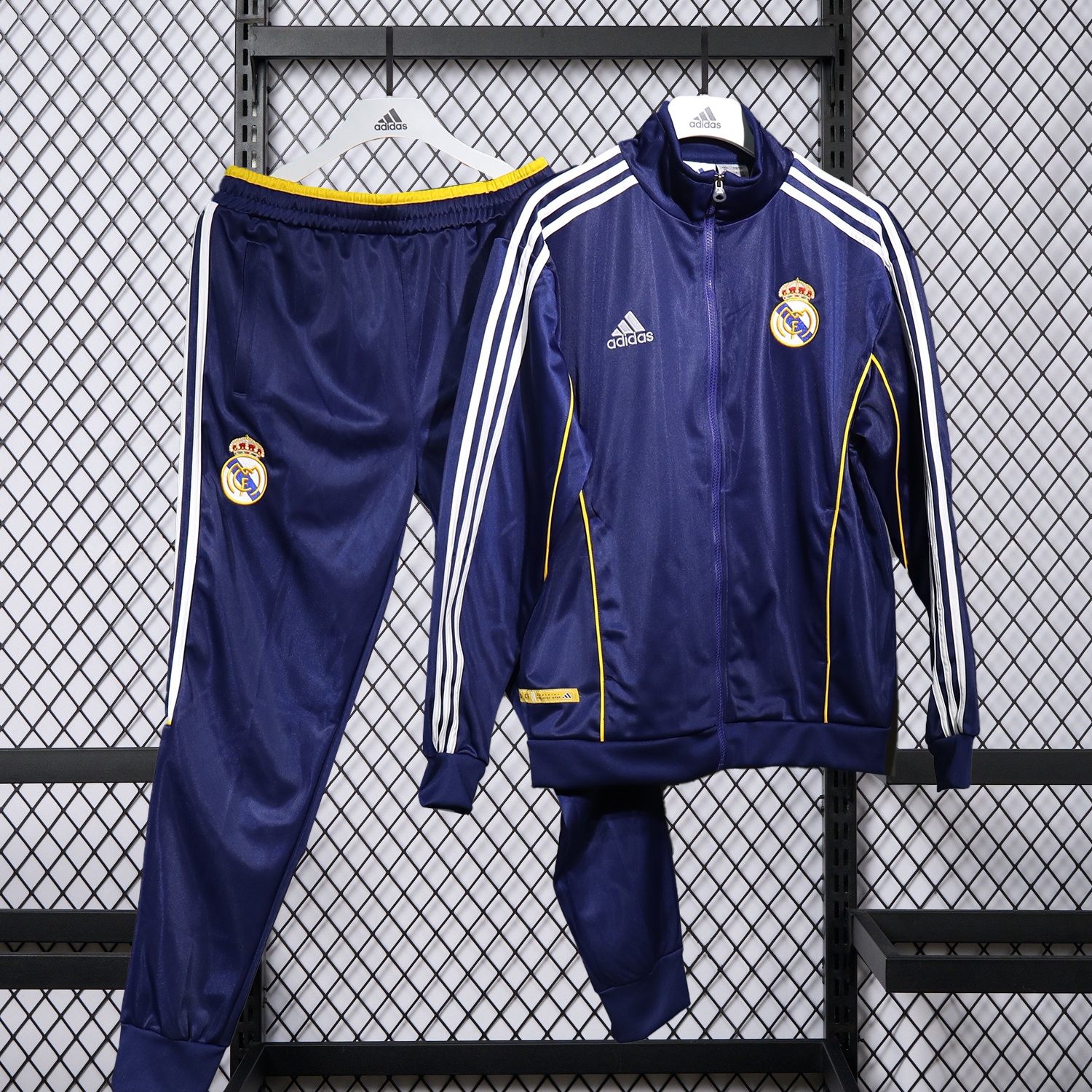 Real Madrid 25-26 Pure Color Yellow Lines Training Set - Dark Blue Top and Dark Blue Pants - ReplicasJersey