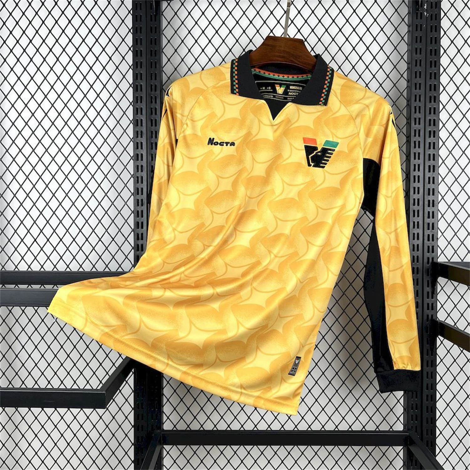 Venezia FC 25-26 Goalkeeper Yellow Unsponsored Long Sleeves Jersey - Fans Version - ReplicasJersey