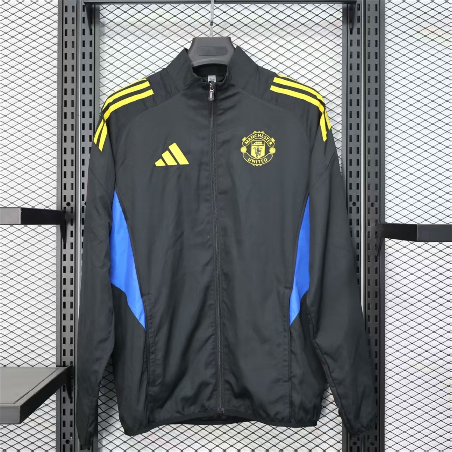 Manchester United 25-26 Black Windbreaker Jacket - ReplicasJersey