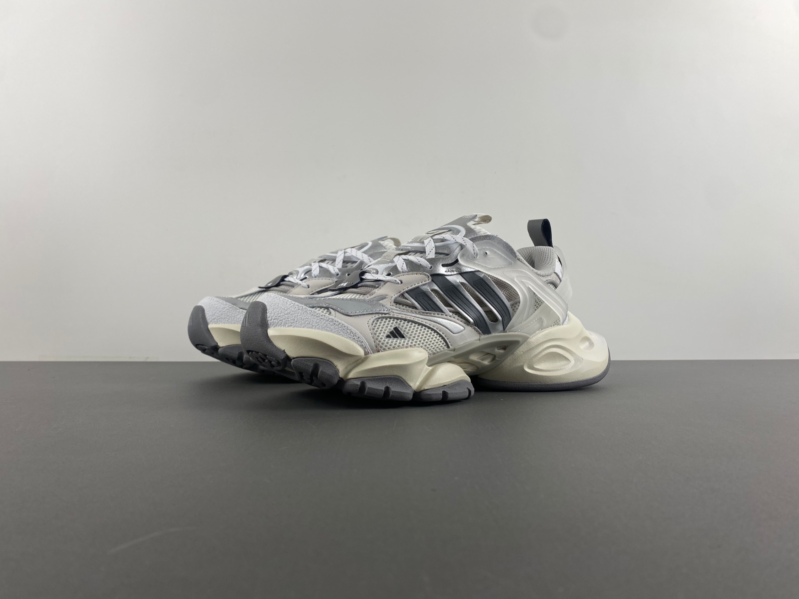 Adidas XLG Runner Deluxe JP5761