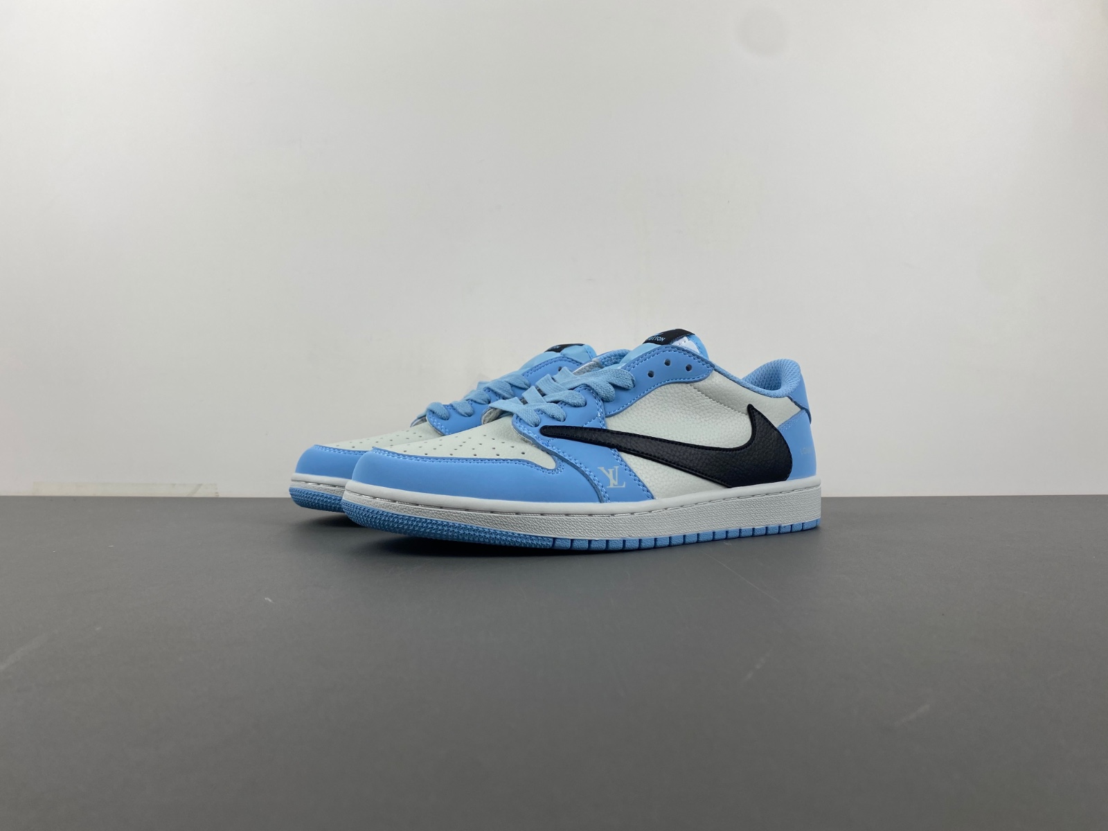 Travis Scott x Air Jordan White/Blue/Black DM7866-107