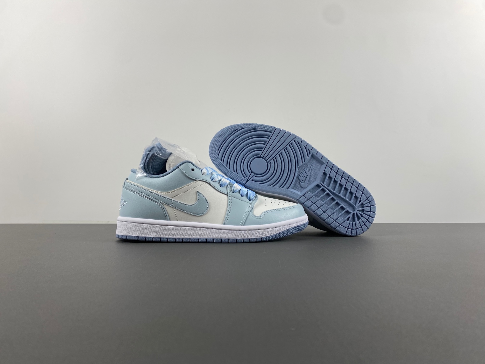 Air Jordan 1 Low 