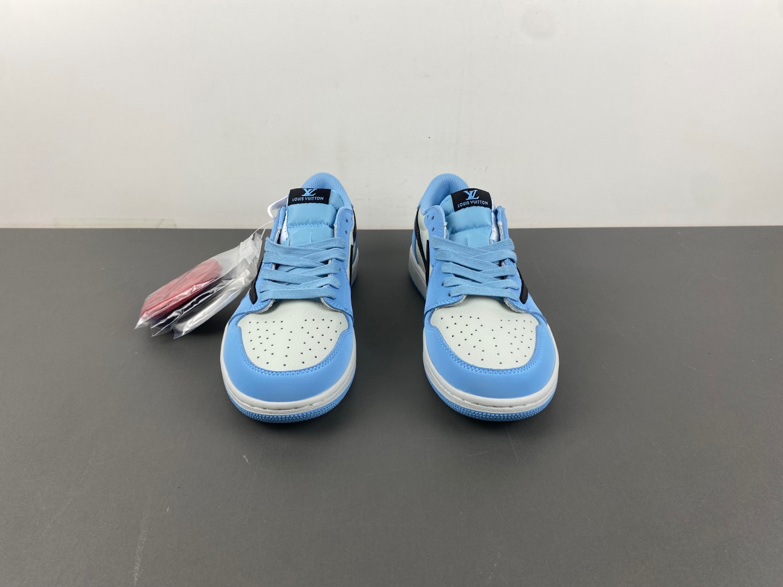 Travis Scott x Air Jordan White/Blue/Black DM7866-107