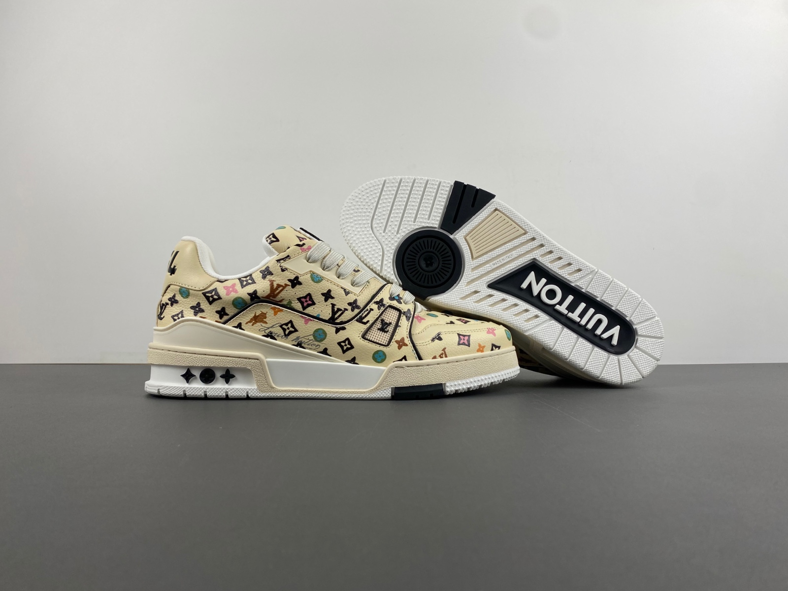 LOUIS VUITTON LV Trainer Sneaker Beige