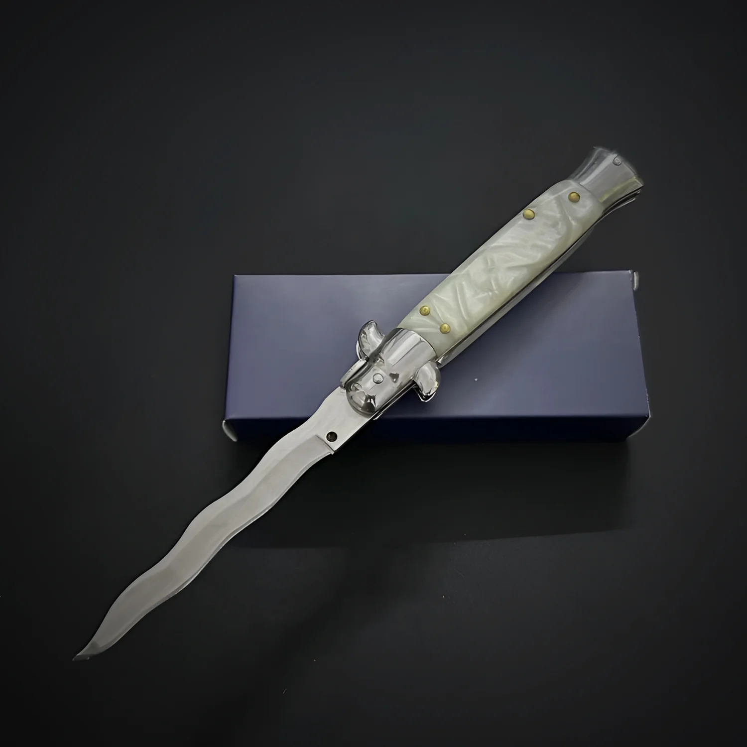 Sicilian Kris knife - brick-bond