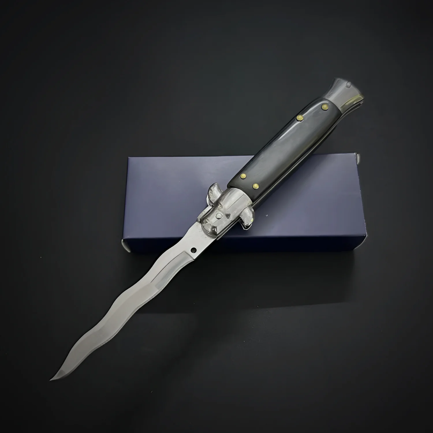 Sicilian Kris knife - brick-bond